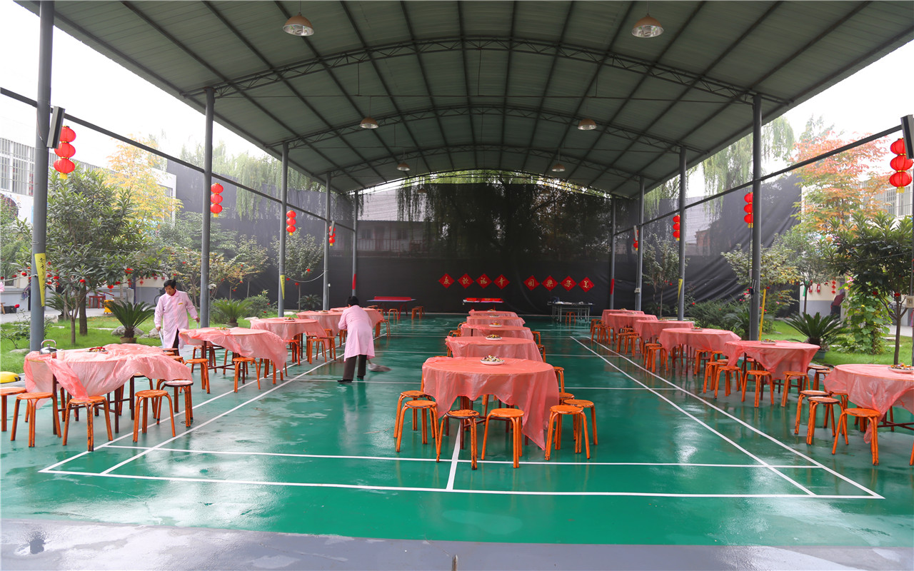公寓餐厅与节庆聚餐场地