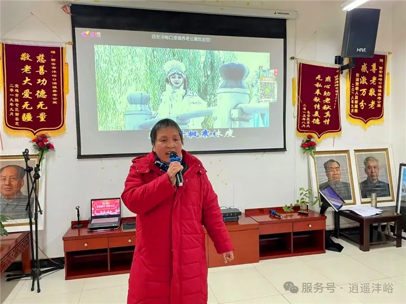 长者欢聚一堂观看元旦文艺节目