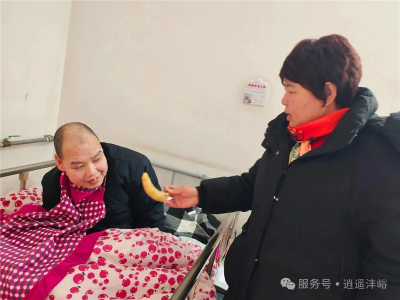 长者欢聚一堂观看元旦文艺节目