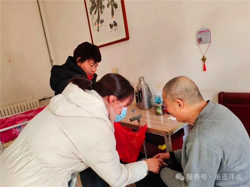 长者欢聚一堂观看元旦文艺节目