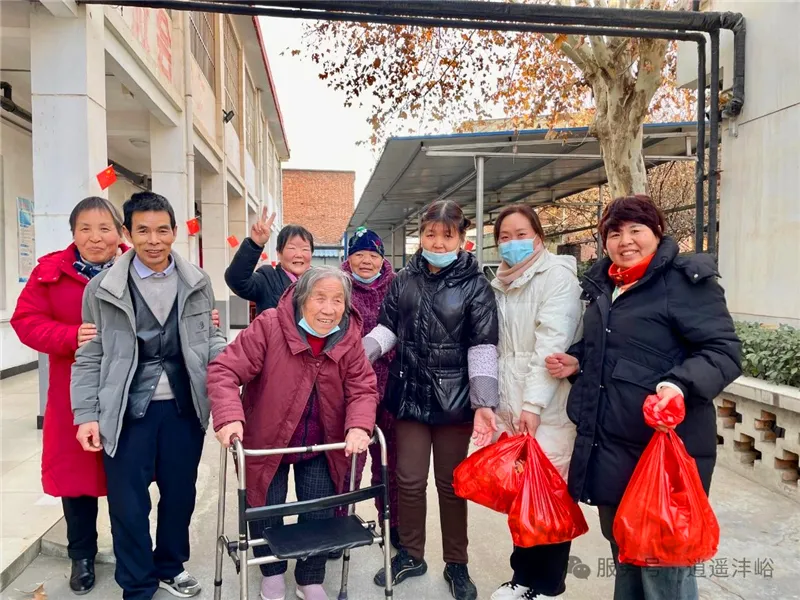 长者欢聚一堂观看元旦文艺节目