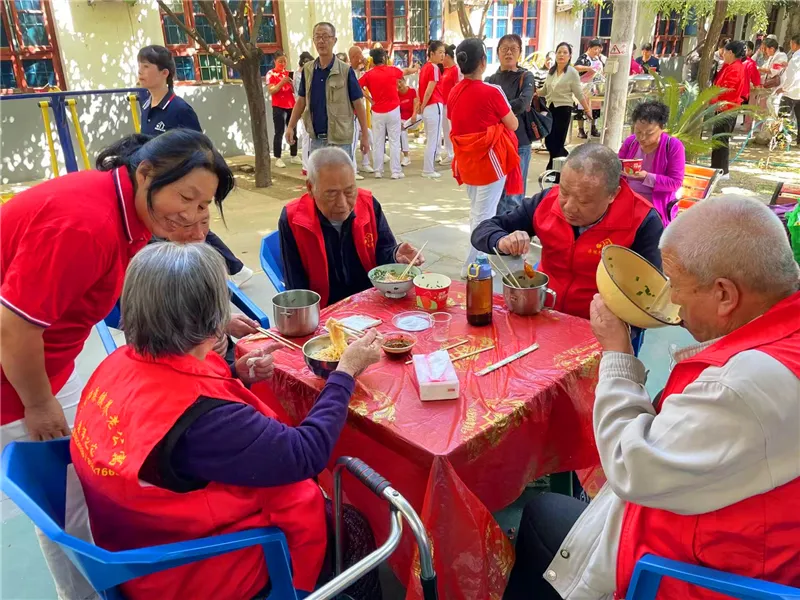 重阳节文艺表演现场