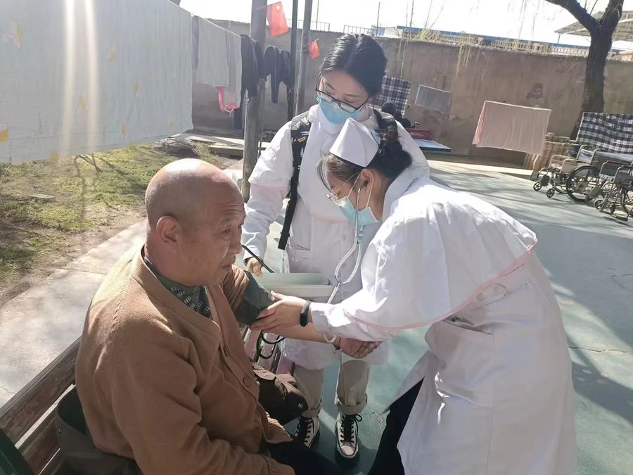 培华学院医疗小分队志愿者为长者义诊