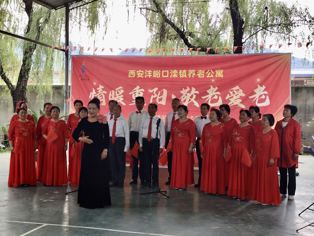 古典舞表演《情暖重阳》